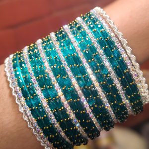 🎨 ৮টি ভিন্ন কালারের ১৬টি প্রিমিয়াম রেইনড্রপ গ্লাস চুড়ি: