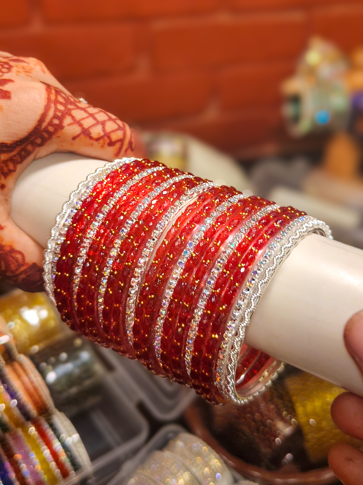 ৮টি ভিন্ন কালারের ১৬টি প্রিমিয়াম রেইনড্রপ গ্লাস চুড়ি - Image 1